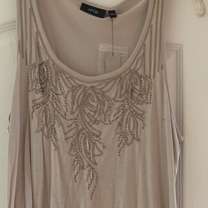 Sleeveless Apt 9 NWT beige shirt with design
